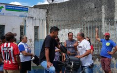 Moradores revoltados com falta de água fazem protesto em Taquarana