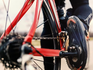Dois homens de bicicleta assaltam motorista e levam veículo em Marechal Deodoro