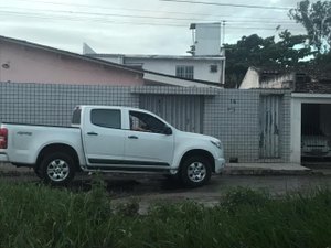 [Vídeo] Chuva expõe buracos e dificulta tráfego de veículos no Tabuleiro