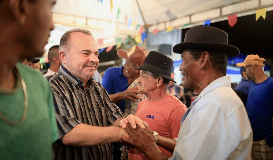 Bastinho Anacleto recebe apoio do povo de Taquarana durante festejos juninos