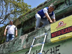 Imóveis abandonados passam por vistorias e são interditados 