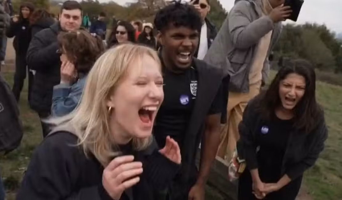 'Esquadrão do Grito' se reúne em Londres para gritar e espantar o estresse