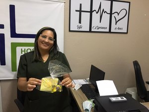 Fiéis escrevem cartas para funcionários de Hospital de Arapiraca