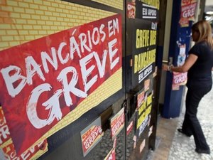 Bancários realizam assembleia para definir se vão deflagrar greve em AL