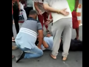 [Vídeo] Motorista atropela motociclista e foge sem prestar socorro no Centro de Arapiraca