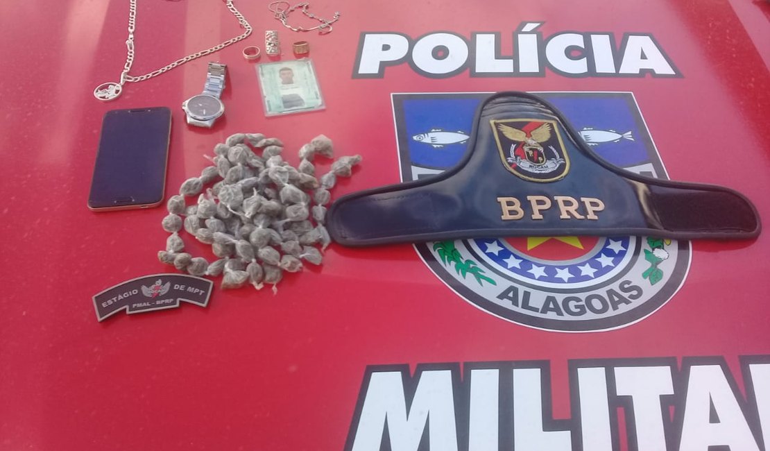 Polícia apreende 92 bombinhas de maconha no bairro da Santa Lúcia 