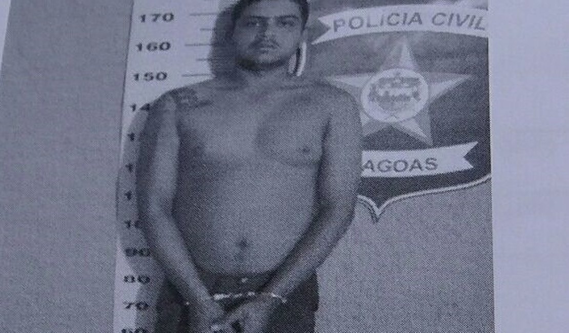 Jovem tenta fugir de abordagem da RP e acaba preso com pistola roubada de sargento