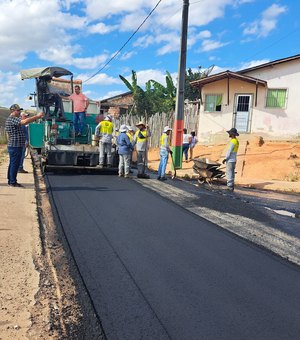 [Vídeo] Pró-Estrada asfalta ruas de Jacuípe