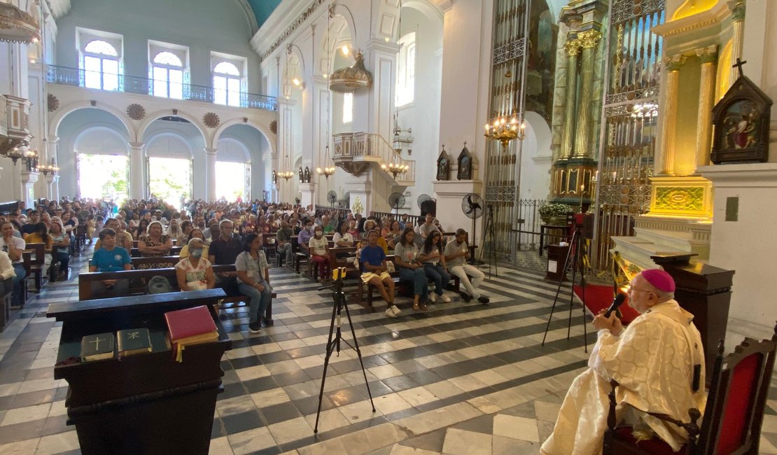 Missa solene de Corpus Christi reúne fiéis na Catedral Metropolitana