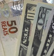 Com alta do dólar, gastos no exterior estão desacelerando