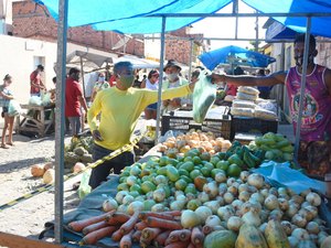 Prefeitura de Maragogi intensifica ações de combate ao Covid-19 na feira livre