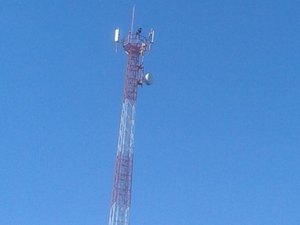 Mulher com problemas mentais sobe em torre e Corpo de Bombeiros é acionado