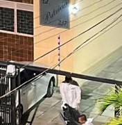 Homem é achado morto no chão do apartamento no bairro Ponta Verde