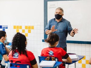 Educação divulga edital de ampliação de carga horária para professores efetivos da rede estadual