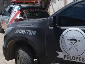 Armas e drogas são apreendidas em operação