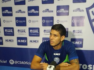 Com fratura no pé, meia Caíque não joga mais pelo CSA nesta Série C