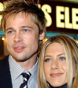 Brad Pitt surpreende ao ir à festa de 50 anos da ex Jennifer Aniston