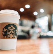 Homem processa Starbucks após sofrer queimaduras no pênis por causa de chá
