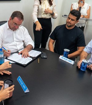 Prefeito assina ordem de serviço para obras de infraestrutura entre povoados em Arapiraca
