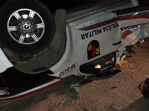 Viatura da PM capota e deixa policiais feridos em Marechal Deodoro