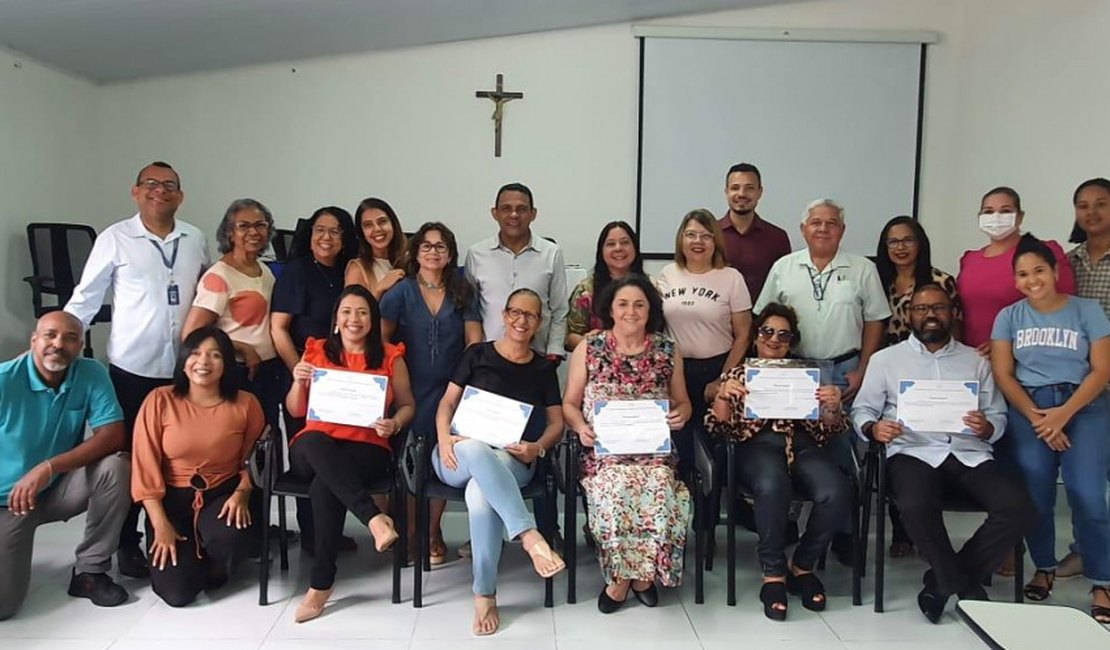 Conselho homenageia ex-integrantes por dedicação à causa assistencial em Maceió