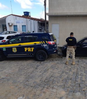 Casal é preso pela PRF após se apropriar de veículo alugado em 2018