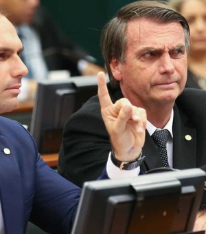Bolsonaro diz que já advertiu filho sobre fechamento do STF