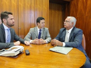 Prefeitos eleitos 'invadem' Brasília em busca de emendas para suas cidades