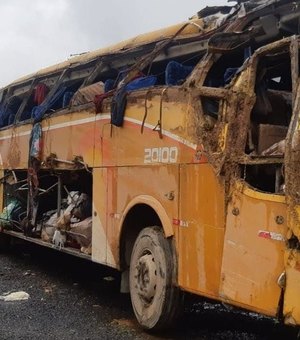 Três vítimas de grave acidente de ônibus que saiu de Arapiraca seguem internadas em MG