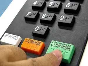 Uso de IA nas eleições de 2026 pode render multa de R$ 30 mil; entenda