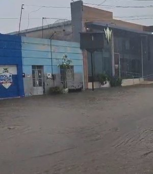 Chuva intensa provoca alagamentos e transtornos em Santana do Ipanema