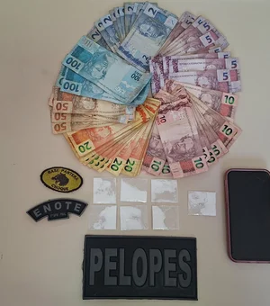 Mulher é presa por suspeita de tráfico de drogas na Vila Matias, em Penedo