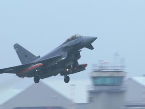 EUA fazem bombardeio por engano e matam 16 policiais aliados