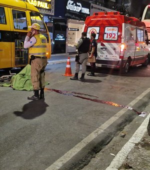 Adolescente morre após ser atropelado por ônibus enquanto andava de bicicleta