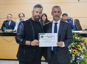 Vereador Alisson da TIM entrega Título de Cidadão Honorário de Arapiraca para Rogério Siqueira