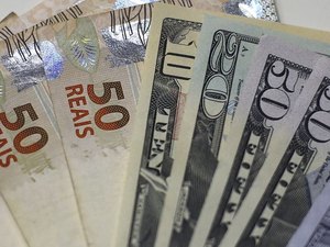 Dólar bate novo recorde depois de superar R$4,50 com tensão externa por coronavírus
