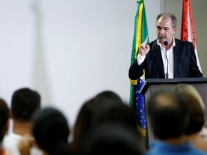 Mercadante anuncia investimentos para a educação