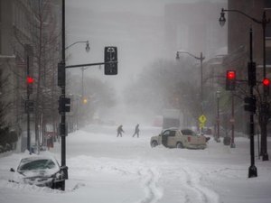 Costa Leste dos EUA tenta voltar à normalidade após nevasca