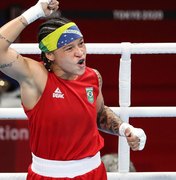 Bia Ferreira sobra na estreia no boxe e avança às quartas em Tóquio