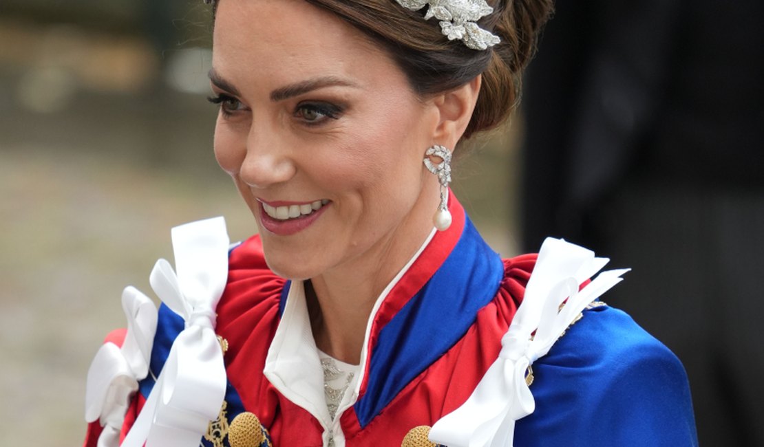 Kate Middleton homenageia Princesa Diana e Rainha Elizabeth na coroação de Rei Charles III