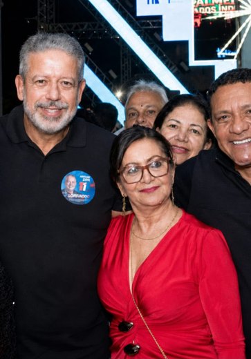Arthur Lira participa de festival e recebe apoio de Tia Júlia em Palmeira
