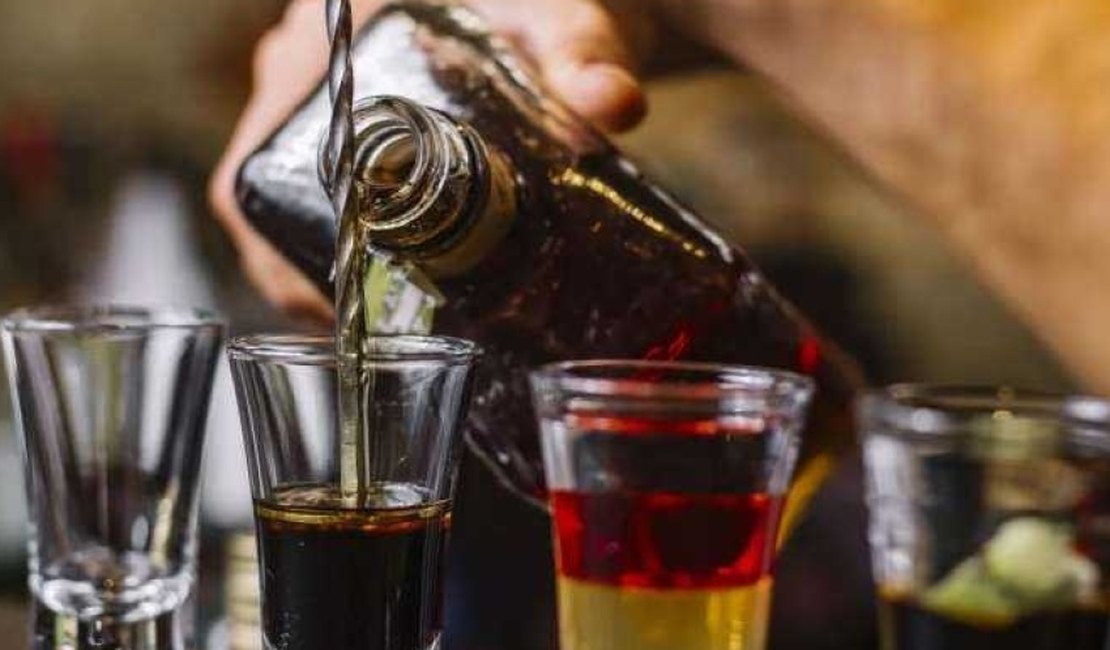 Vigilância Sanitária orienta consumidores de Maceió a comprar bebidas alcoólicas de forma segura