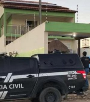 Polícia Civil realiza operação em imóveis da família de 'Vitinho' em Arapiraca