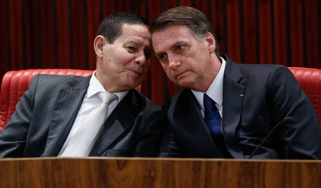PT entra com novas ações no TSE contra chapa de Bolsonaro