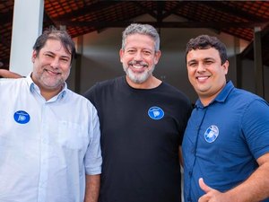 Bebeto Barros e David Barros se reúnem com o deputado federal Arthur Lira e prefeitos alagoanos