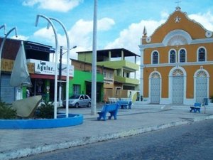 Por causa de som alto, viatura da PM é apedrejada em Lagoa da Canoa