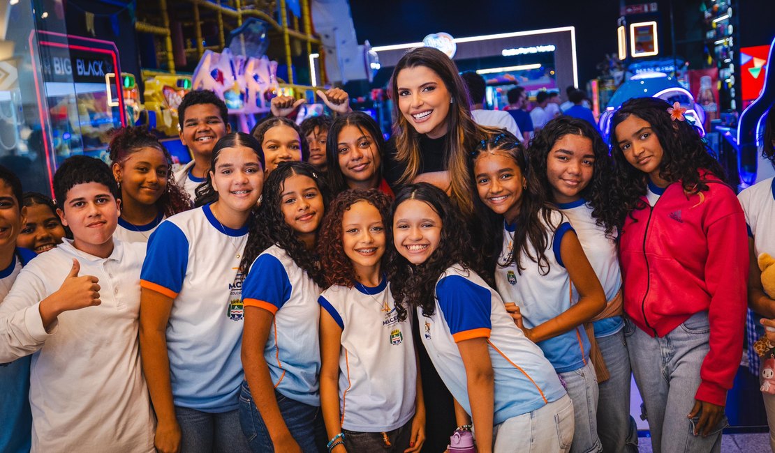 Figurinos de Marina Candia no Vestir Massayó viram documentário exibido a alunos da rede municipal