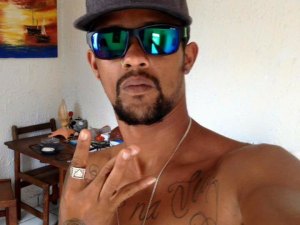 Surfista é retirado de dentro de casa e assassinado a tiros na Praia do Francês