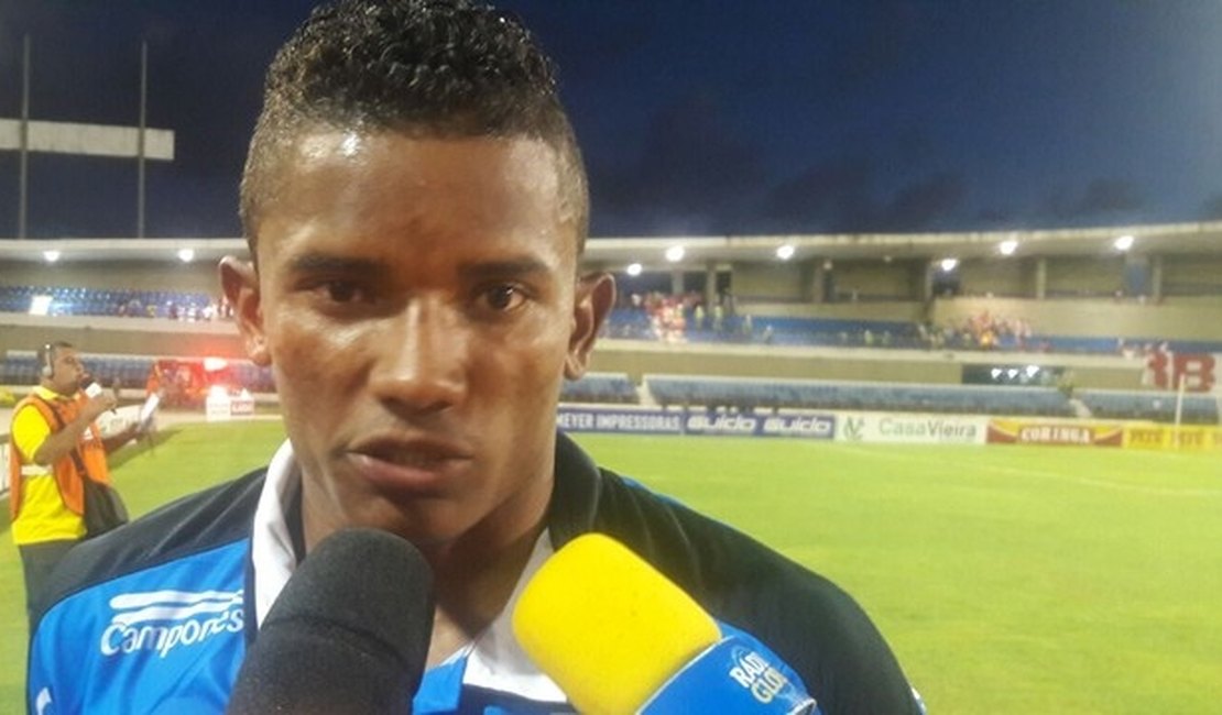 CSA confirma a volta do atacante Luis Soares, que terá de cumprir suspensão