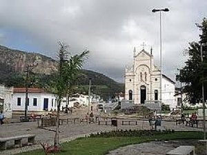 Mulher é acusada de  ameaçar padre e jogar pedras em casa paroquial de Tanque D’Arca